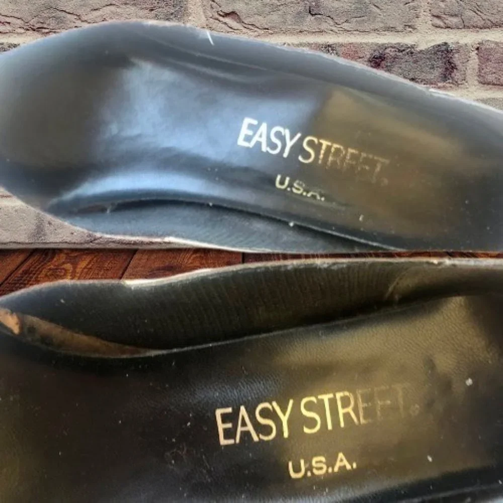 Easy Street Vintage 80's Low Wedge Pump Silver + Gold Made in USA USED